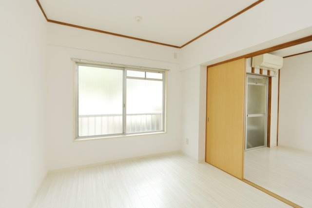 ドミシール平野No.5の洋室