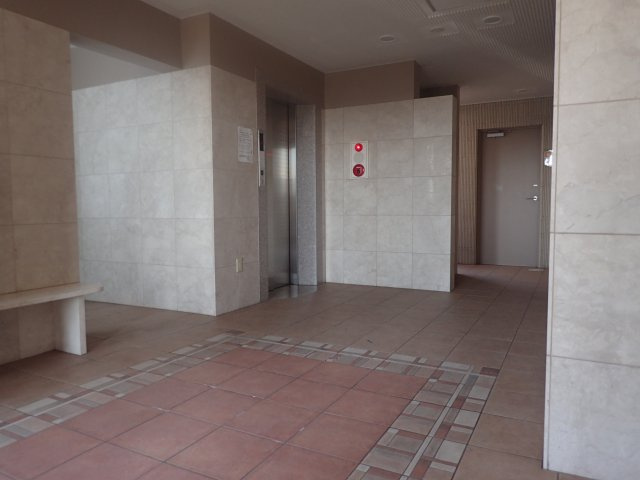 サプリーム大田川のエントランス