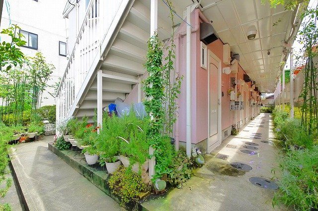 マーガレット（北半田西町）のその他共用部分|緑豊かな共有スペースです