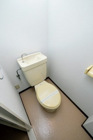 西本ビルのトイレ|西本ビル202号室