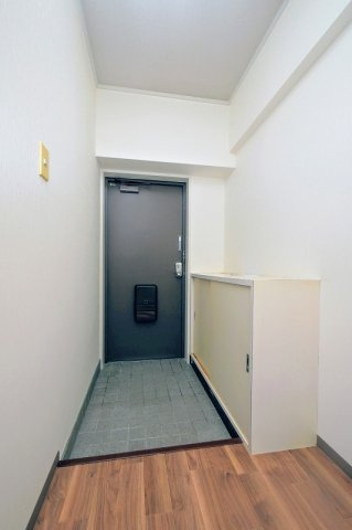 西本ビルの玄関|西本ビル202号室