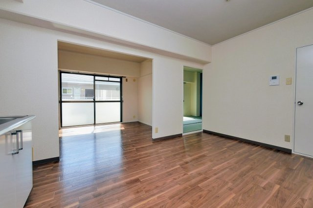 西本ビルの居間・リビング|西本ビル202号室