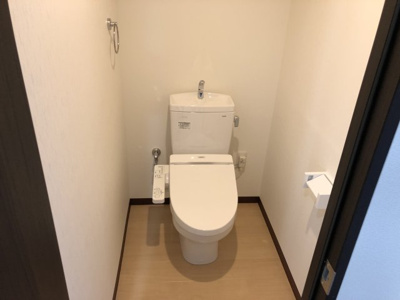 【トイレ】 | ヒルトップウィング | ※退去前の為、写真と現状が異なる場合がございます