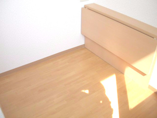 【設備】 | RENACE-RSK | DEN（書斎空間）：
この部屋にコタツ置いて、
癒され寝る方も(#^^#)