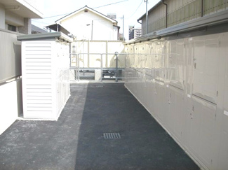 【設備】 | RENACE-RSK | 外物置：各入居者専用の外物置！
スノータイヤや季節物が入れられて助かります(^^♪