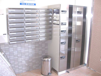 【ロビー】 | RENACE-RSK | 宅配ボックス＆メールボックス
：不在・居留守でも荷物の受取りが大丈夫です(#^^#)