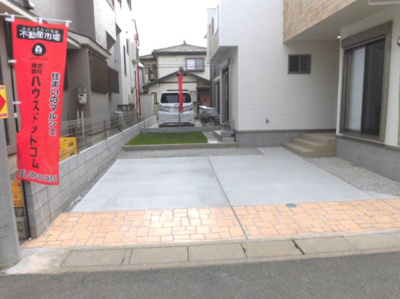 【駐車場】 | 桶川駅、徒歩10分　長期優良住宅!! 耐震等級３（最高級）の永住邸 | 駐車場があるので、車を買う予定の方も安心です
