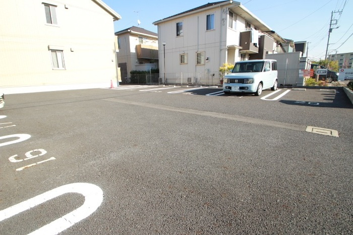 フローラルＣの駐車場
