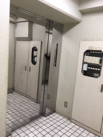 大新ビルのエントランス