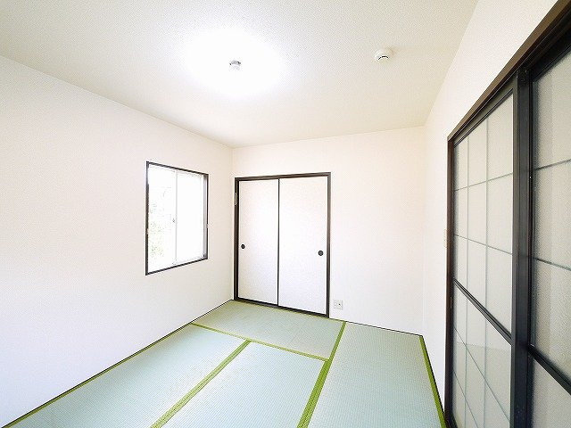 ファミールＡ・Ｂの収納|こまごまとしたものを収納できそうですね