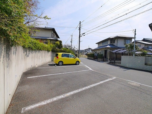 ファミールＡ・Ｂ（相楽台）の駐車場|カースペースがあります
