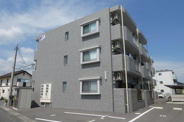 総社市三輪の賃貸マンションの外観