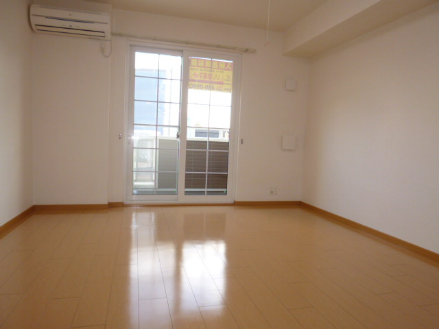 カーサ・アヴェニュＡの居間・リビング|洋室