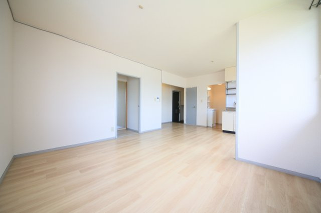 サンビレッジ住吉D棟の居間・リビング