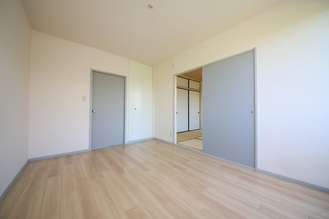 サンビレッジ住吉D棟の洋室