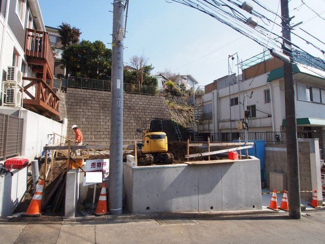 保土ヶ谷区峰岡町3丁目　新築戸建の外観|南ひな壇につき陽当り良好です。
