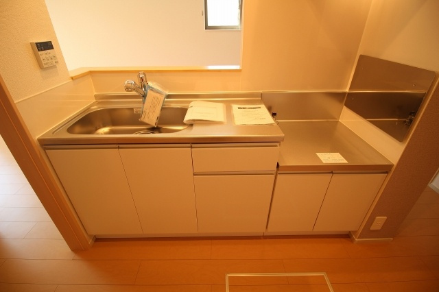 ファースト・リングⅤのキッチン|キッチンです（募集は中部屋ですので小窓はございません）