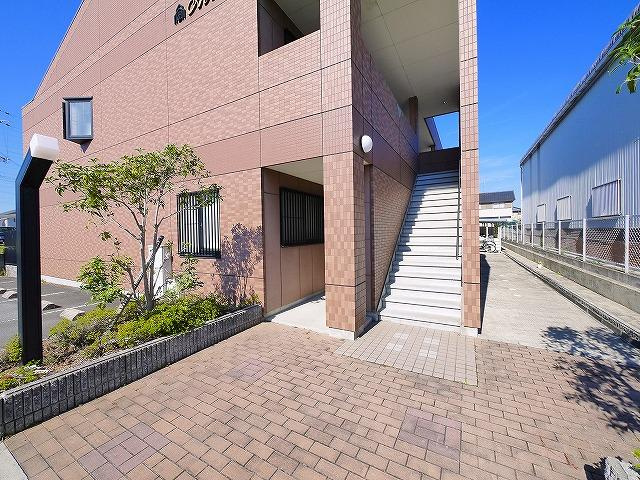アベニール（二階堂上ノ庄町）のその他共用部分|落ち着いた建物入り口です