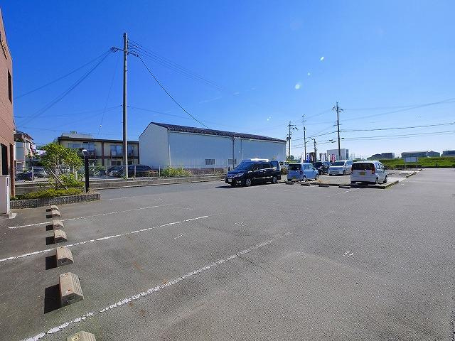 アベニール（二階堂上ノ庄町）の駐車場|駐車場に車を止められます