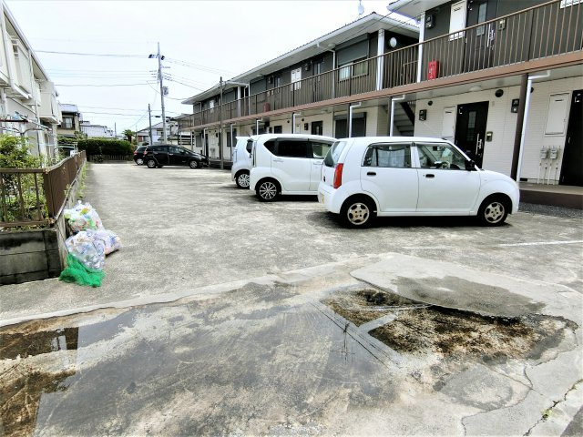 サンライズB棟の駐車場