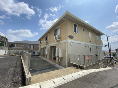 【外観】 | ブランシェ | 「柿生」駅にアクセス可能な最寄りバス停より徒歩3分！ペットOK♪ワンちゃんと一緒に暮らせる2階建てアパートです☆