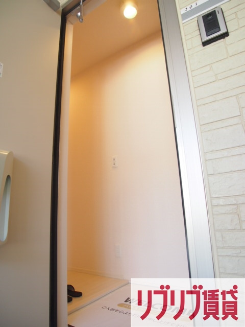 バードネイチャー　Ｅ棟の玄関