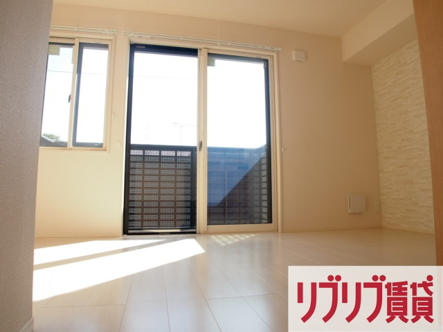 バードネイチャー　Ｅ棟の居間・リビング