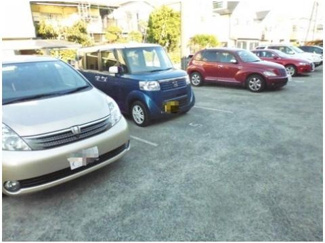 【駐車場】 | いつでも目の届く敷地内に駐車場があります！荷物がかさばりがちなお買物にも、敷地内駐車場があると便利ですよね☆