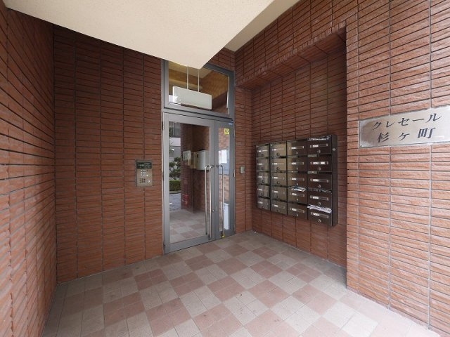 クレセール杉ヶ町のエントランス|オートロック付きです