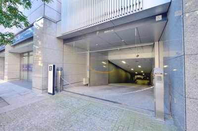 【エントランス】 | ジーニス大阪EAST棟 | 駐車場入り口