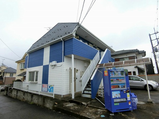 【外観】 | 小田急小田原線「柿生」駅より徒歩圏内！華やかな色合いの外観が魅力の2階建てアパートです♪