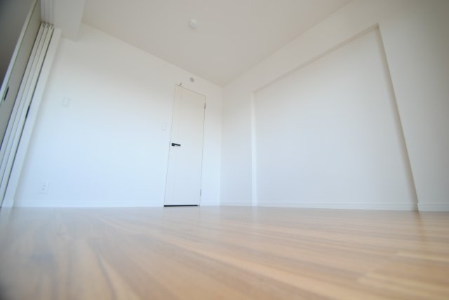 東合川ヒルズの洋室