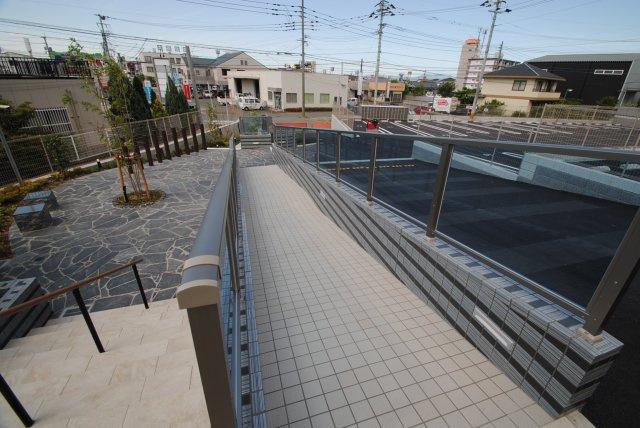 東合川ヒルズの内装|スロープ