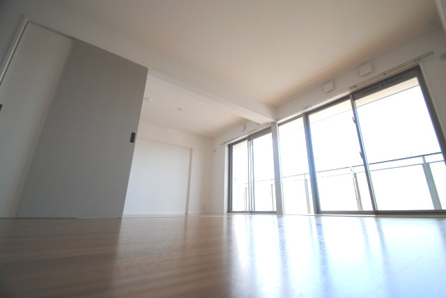 東合川ヒルズの居間・リビング