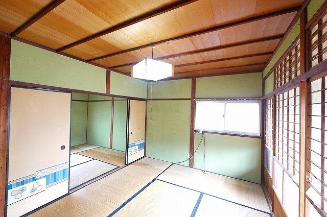 西笹鉾貸家の寝室|布団を敷いて一家で川の字で寝てもいいですね。
