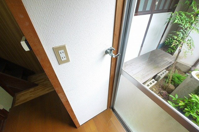 西笹鉾貸家の設備|洗濯機はこちらへ置いてください。