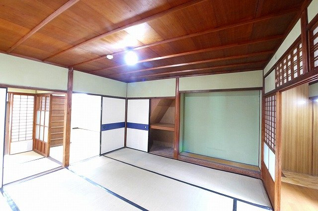 西笹鉾貸家の和室|こたつを置いてもいいですね。