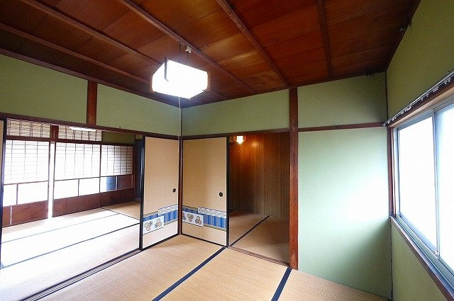 西笹鉾貸家の和室|日当たりがしっかり入るお部屋です。