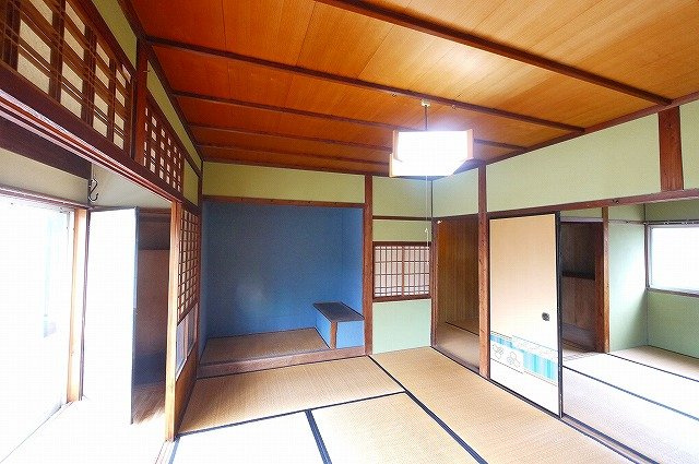 西笹鉾貸家の和室|和ダンスが似合うお部屋ですね。