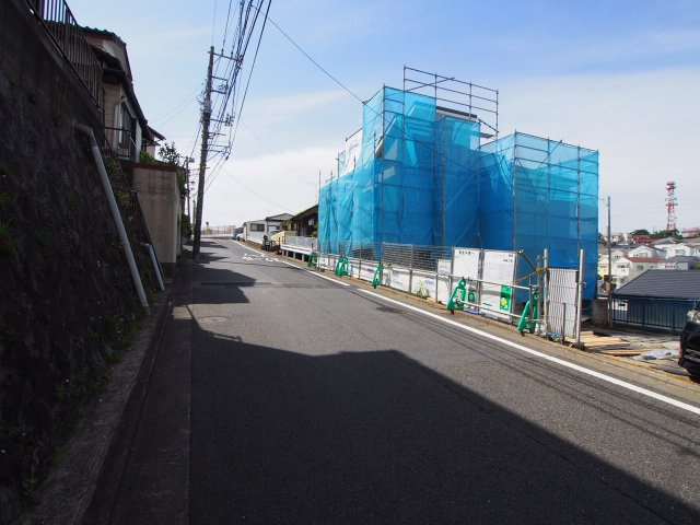 保土ヶ谷区仏向西　新築戸建の前面道路含む現地写真|2018年6月完成予定です。完成が楽しみですね。