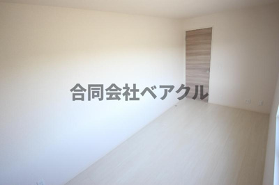 【洋室】 | ヴィヴィアーナ | 広々とした洋室です