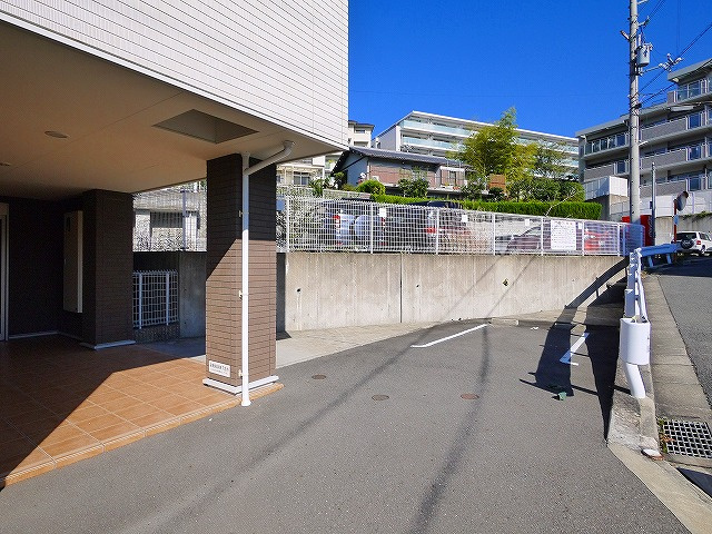 ノア・バリウスの駐車場|車をお持ちの方に嬉しい駐車場付きの物件です
