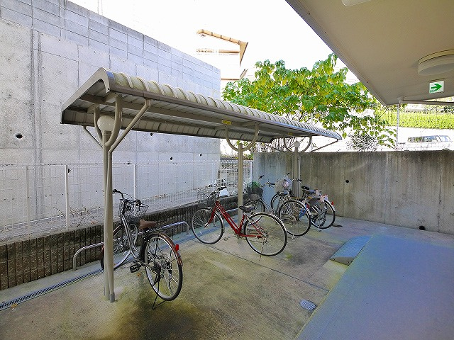 ノア・バリウスのその他共用部分|屋根付き駐輪場スペース完備です