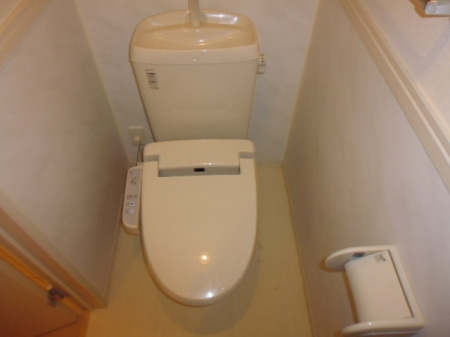 ローベルジュＢのトイレ|温水洗浄便座付き