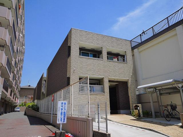 レーベンの外観|落ち着いた色のきれいな外観です