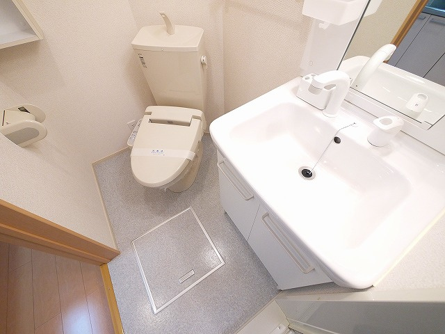 レーベンの洗面所|ゆったりとスペースのある洗面所