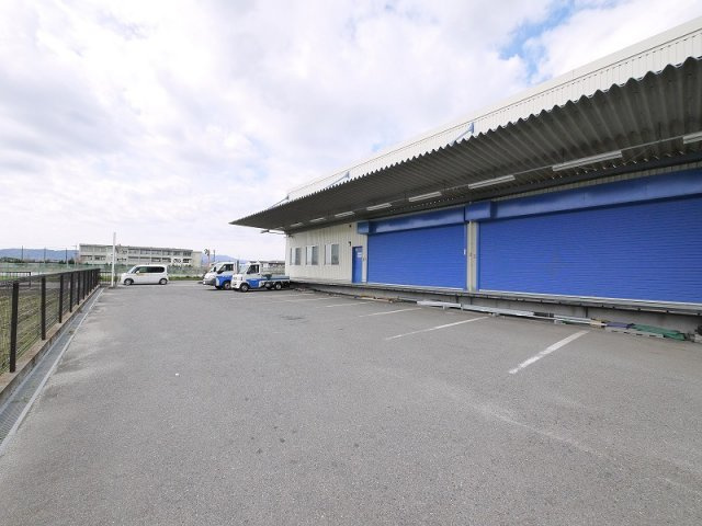 東九条町倉庫・事務所の駐車場