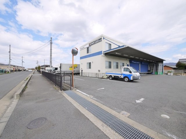 東九条町倉庫・事務所の駐車場