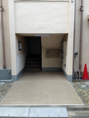 【エントランス】 | 有馬南住宅1号棟 | 東急田園都市線「鷺沼」駅徒歩17分、「宮前平」駅徒歩22分！バス便も豊富にあり！