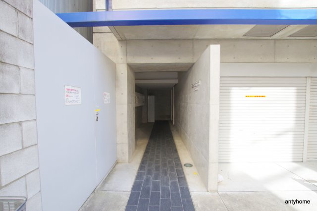 大阪市北区菅原町の賃貸マンションのエントランス